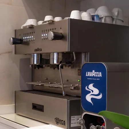 Victoria 3* Κούνεο