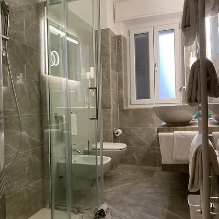 Victoria Hotel 3*